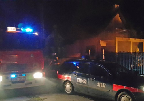 Groźny pożar w Sztutowie. Palił się luksusowy domek