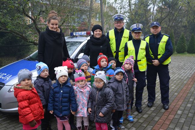 Policjanci odwiedzili dzieci z Przedszkola w Sztutowie, fot. 12/18