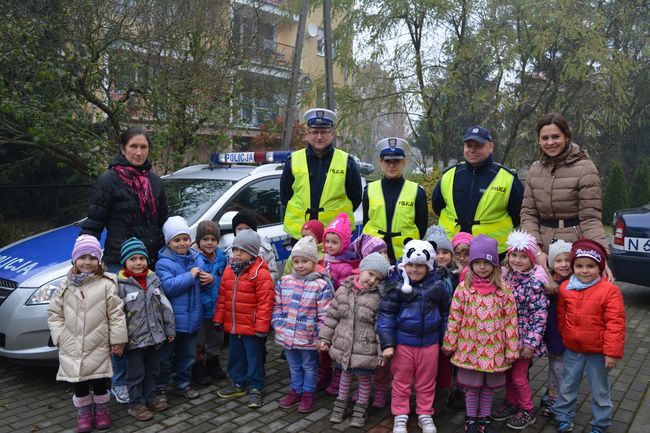Policjanci odwiedzili dzieci z Przedszkola w Sztutowie, fot. 13/18