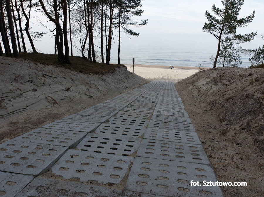Budowa nowych i remont istniejących zejść na plaże w gminie Sztutowo dobiega końca, fot. 4/18
