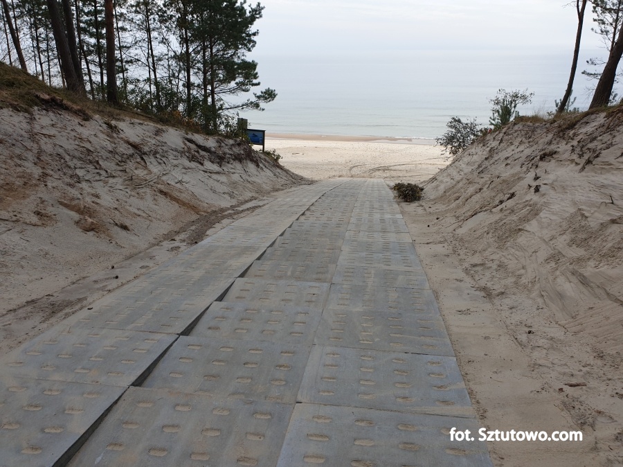 Budowa nowych i remont istniejących zejść na plaże w gminie Sztutowo dobiega końca, fot. 11/18