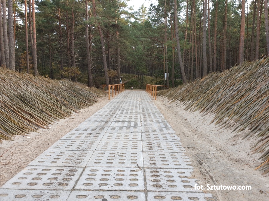 Budowa nowych i remont istniejących zejść na plaże w gminie Sztutowo dobiega końca, fot. 14/18